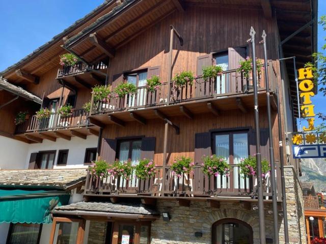 Hotel Triolet Courmayeur Exterior foto